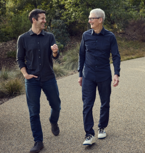 John Ternus (left) and Tim Cook (right).